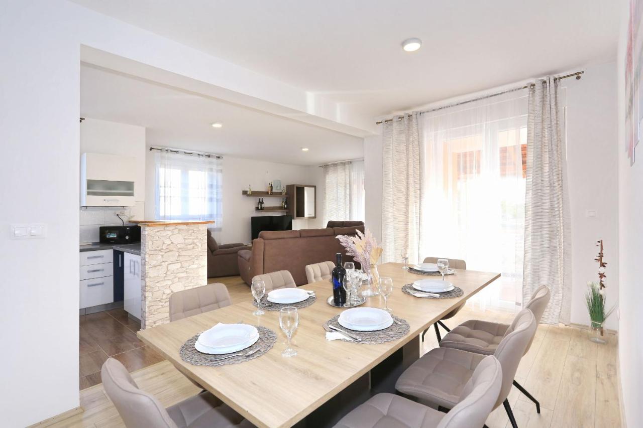 Holidayhouse Alirio With Heated Pool. Vrsi Εξωτερικό φωτογραφία